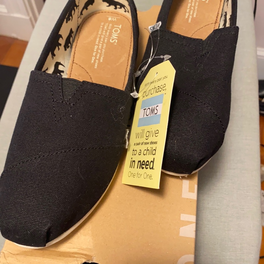 brand new never worn size 8 toms